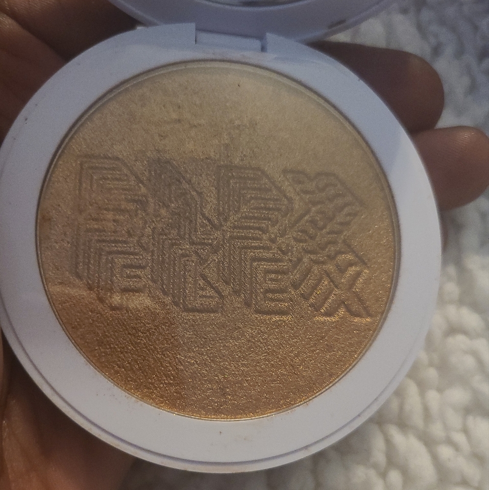 Milk Makeup Flex Highlighter